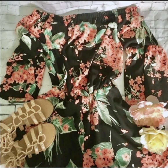 Gray Monroe Autry Black Floral Romper NWT - Picture 3 of 4